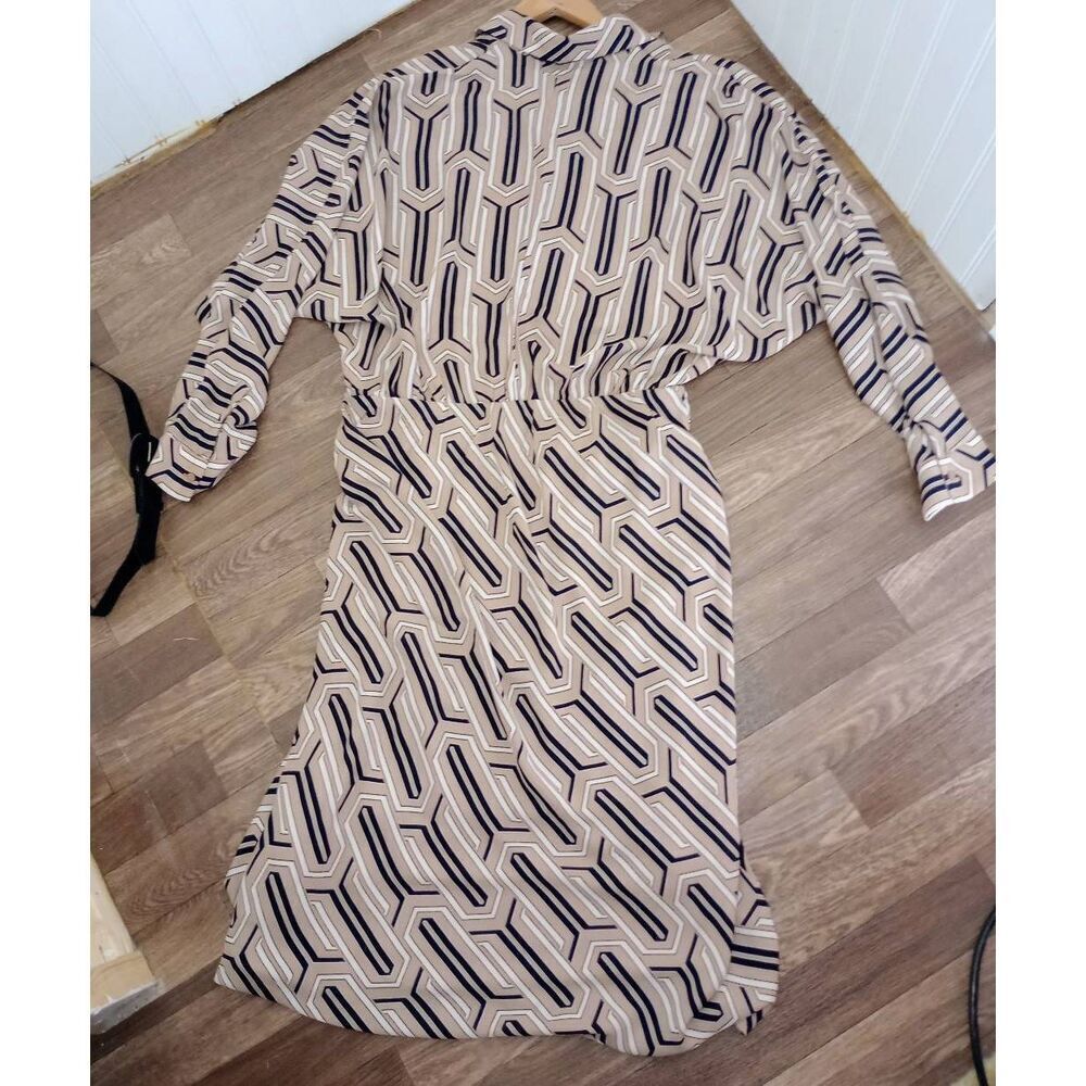 NWT Express, geometric Portofino midi dress. Size large (belt not included) - Picture 2 of 6